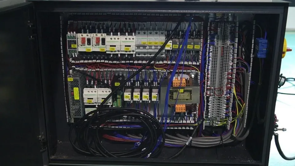 MJ1132F — dulap electric de comandă