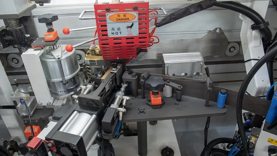 Mașină de aplicat cant softforming 45 grade NB380E Nanxing — vedere de ansamblu