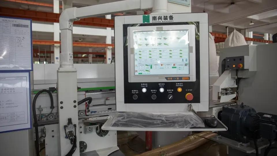 Mașină de aplicat cant softforming 45 grade NB380E Nanxing — vedere de ansamblu