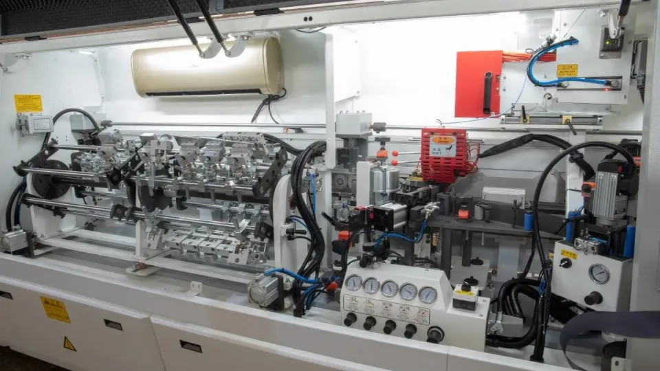 Mașină de aplicat cant softforming 45 grade NB380E Nanxing — vedere de ansamblu