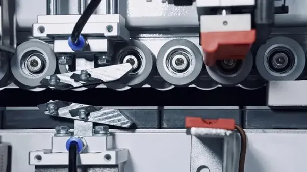 Mașină de aplicat cant cu laser NB671DNC Nanxing — vedere de ansamblu