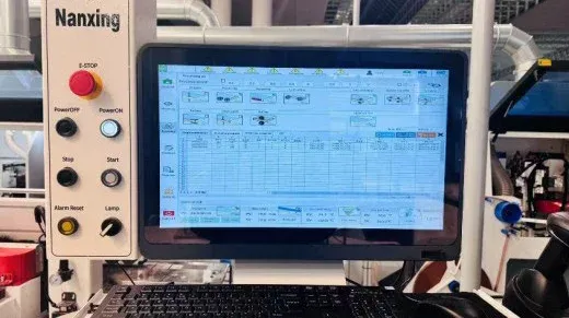 Mașină de aplicat cant automată NB860EC Nanxing — vedere de ansamblu