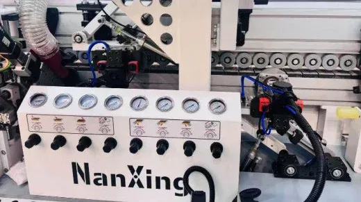Mașină de aplicat cant automată NB860EC Nanxing — vedere de ansamblu