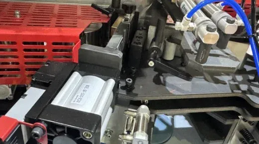 Mașină de aplicat cant automată NB860EC Nanxing — vedere de ansamblu