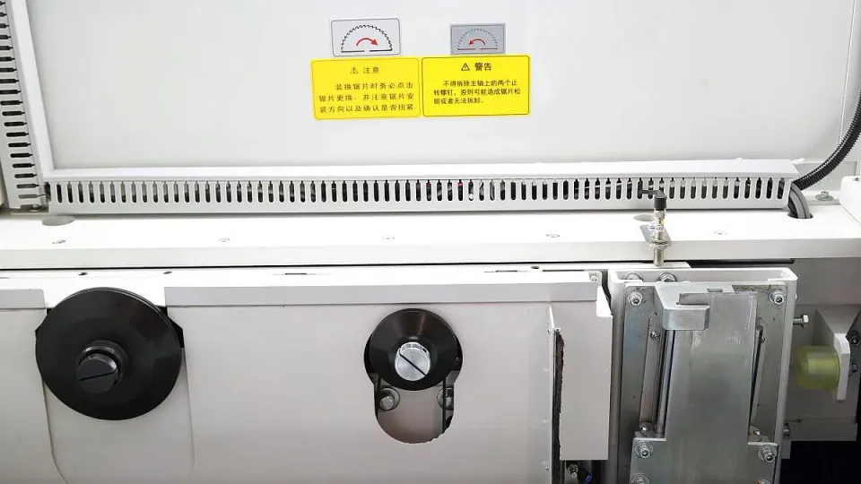 Circular de tăiat în pachet cu încărcare spate și masă lift NPC330LE Nanxing — vedere de ansamblu