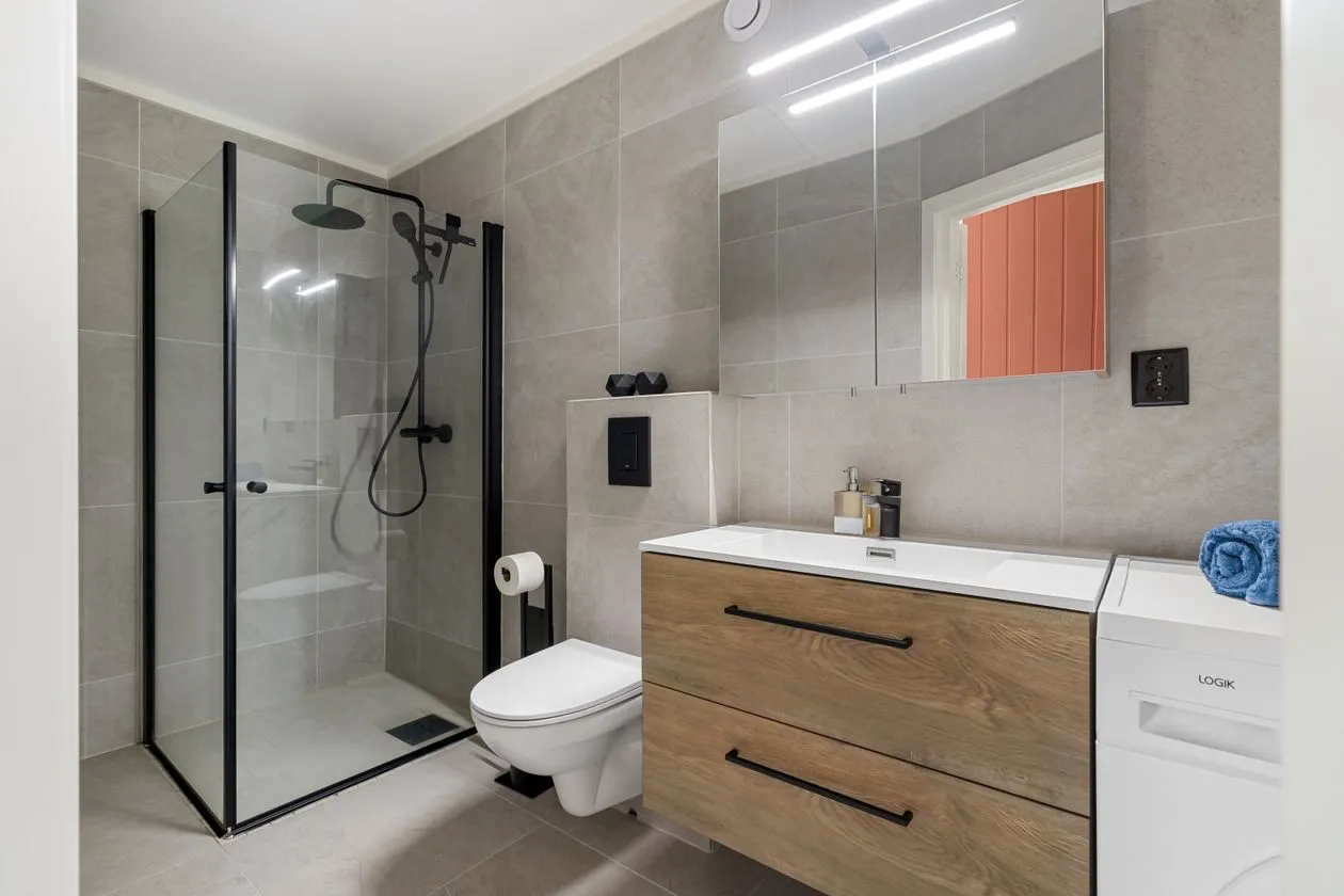 Mobilier de baie modern din panouri hidrofuge