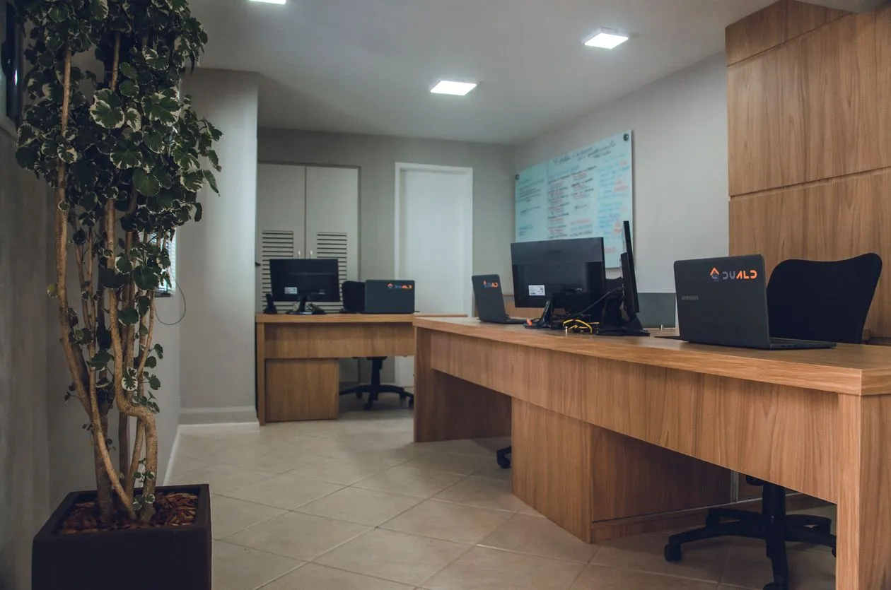 Utilaje pentru mobilier de birou